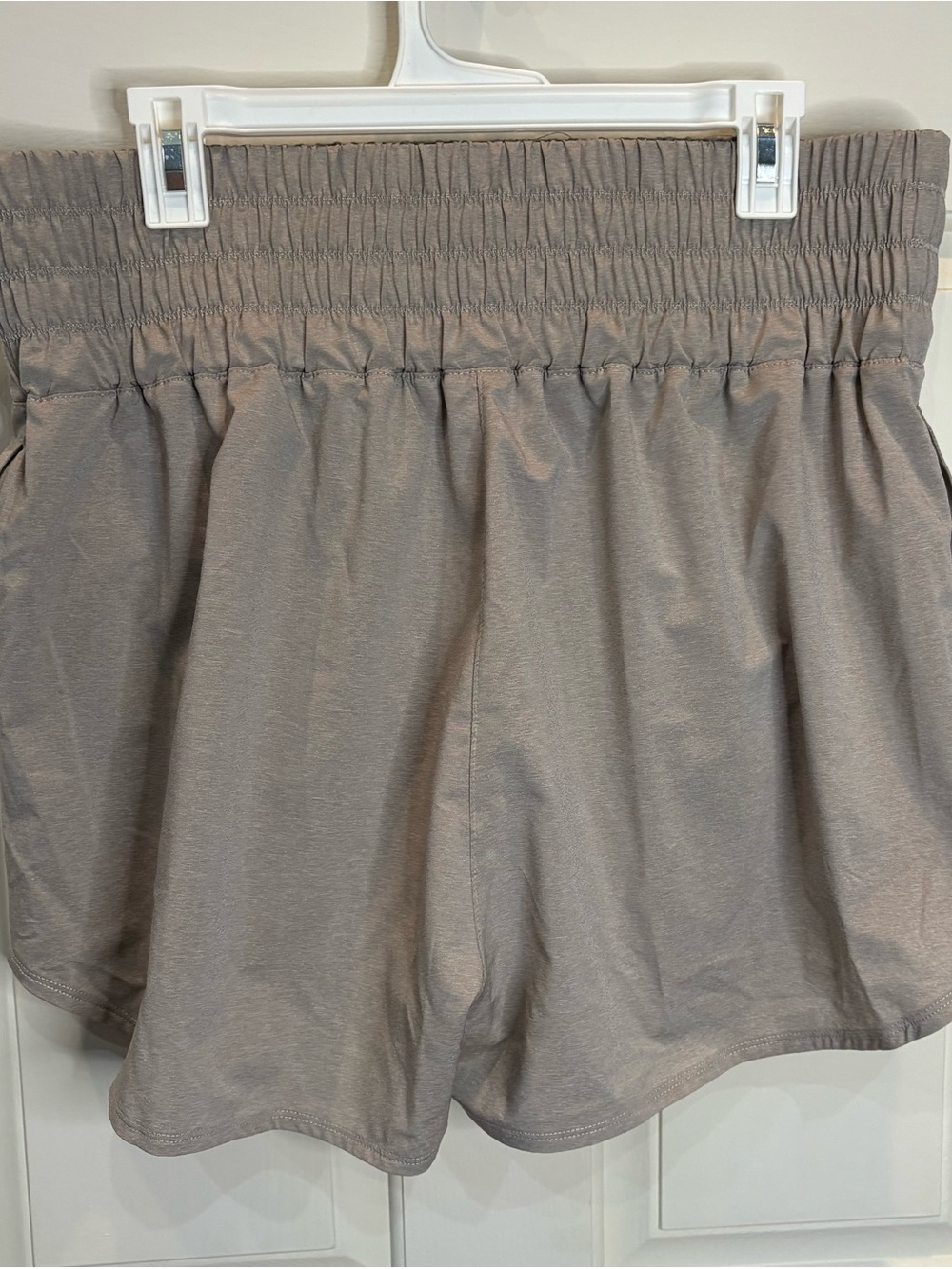 Nike Dri-FIT Running Shorts Women’s Sz XL in light brown - Picture 3 of 6